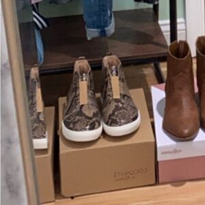 Coconut by Matisse snake print (animal print)